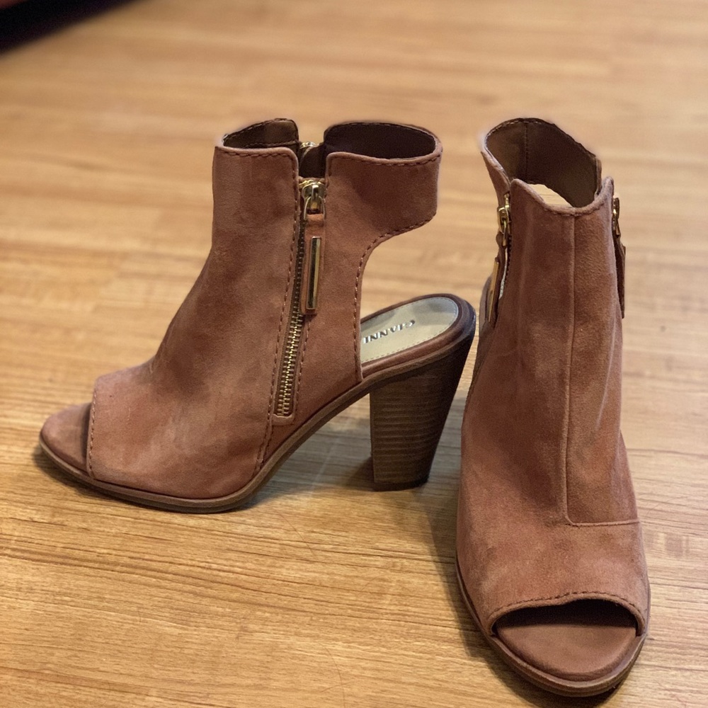 Brown suede Gianni Bini heel with zipper